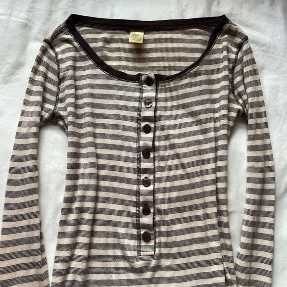 2000s Brown and Cream Striped Henley Top - Picture 2 of 6
